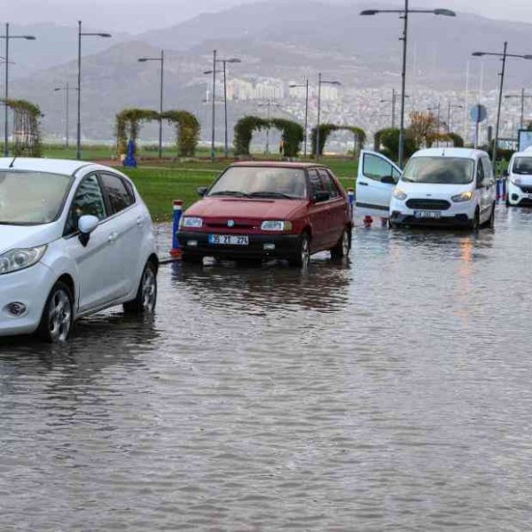 Extreme winds in Turkey kill 6 and injure 52
