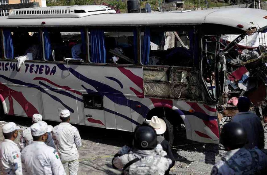19 Dead in Deadly Mexico Bus Crash